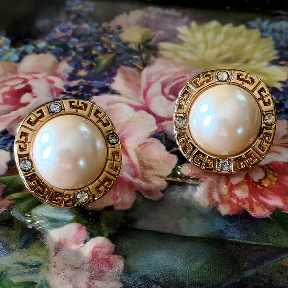 Givenchy Vintage 1980s Paris New York Faux Pearl Logo Earings - Picture 5 of 14